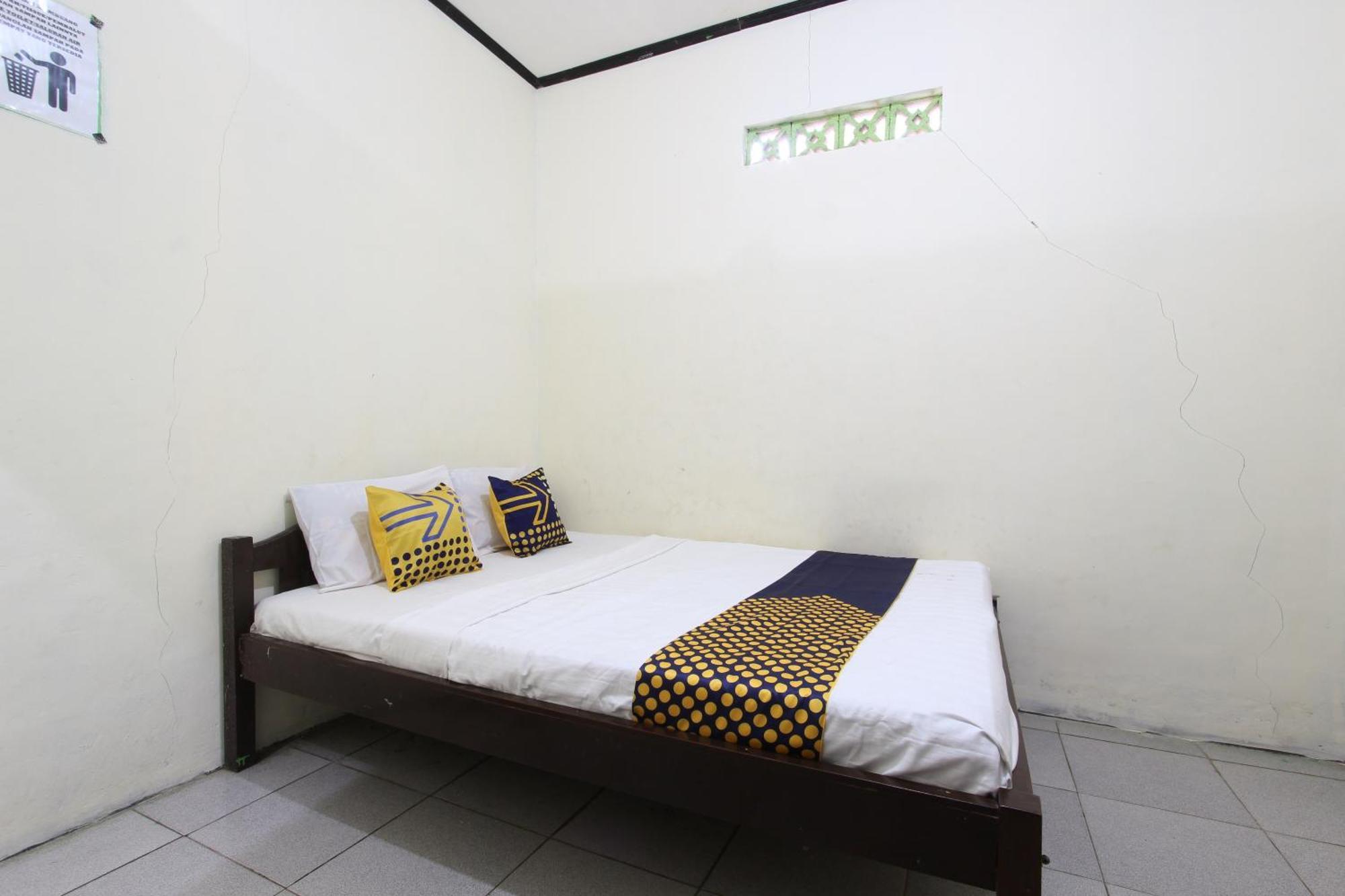 Oyo 92231 Penginapan Tanjung Alang Syariah Makassar Exterior photo