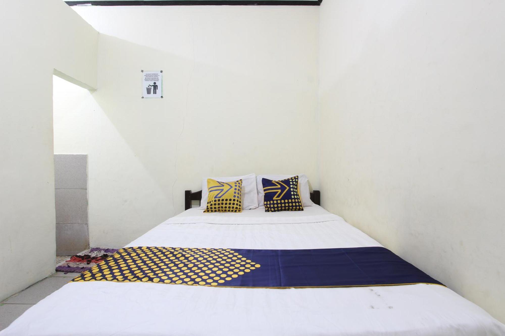 Oyo 92231 Penginapan Tanjung Alang Syariah Makassar Exterior photo